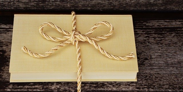 Books as man’s best friend, or the gift that never offends